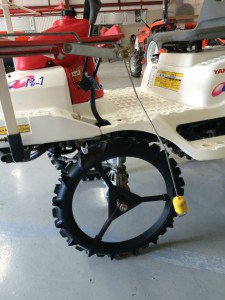 乗用田植え機