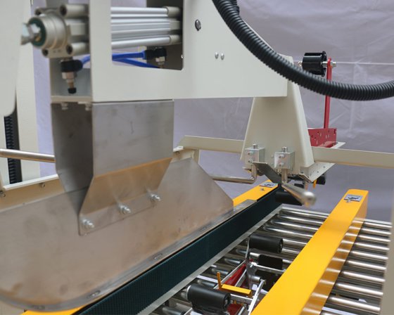 双柱翻盖折叠式纸箱封箱机