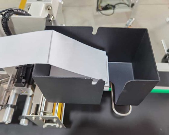 快递箱自动贴标机