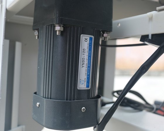 双面皮带驱动的纸箱封箱机