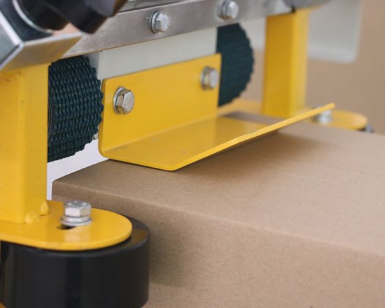 半自动纸盒封口机