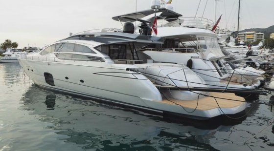 2015 Pershing 82