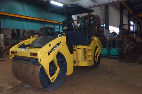 BOMAG振动串联式钢轮压路机BW141AD-4 -