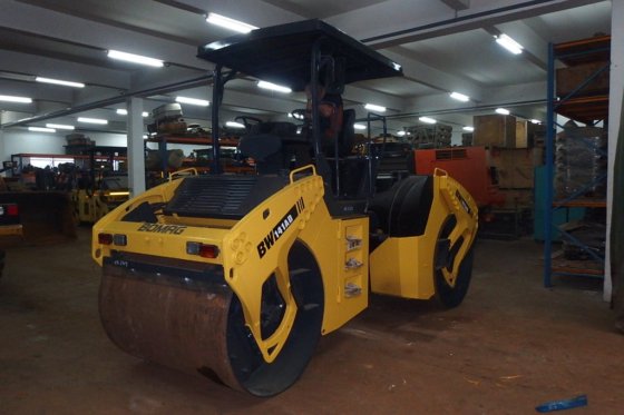 BOMAG振动串联式钢轮压路机BW141AD-4 -