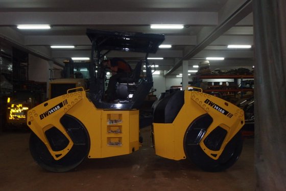 BOMAG振动串联式钢轮压路机BW141AD-4 -