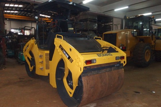 BOMAG振动串联式钢轮压路机BW141AD-4 -