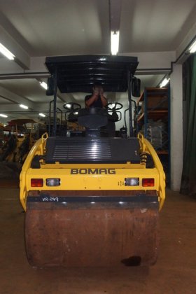 BOMAG振动串联式钢轮压路机BW141AD-4 -