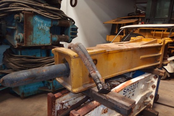 犀牛牌液压破碎机EHB325 BA -