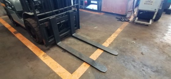 日产叉车YGL02A30U----。