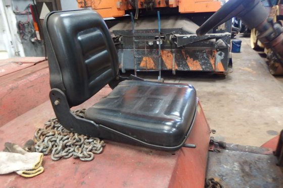 2002年日产叉车F04D0UT------。