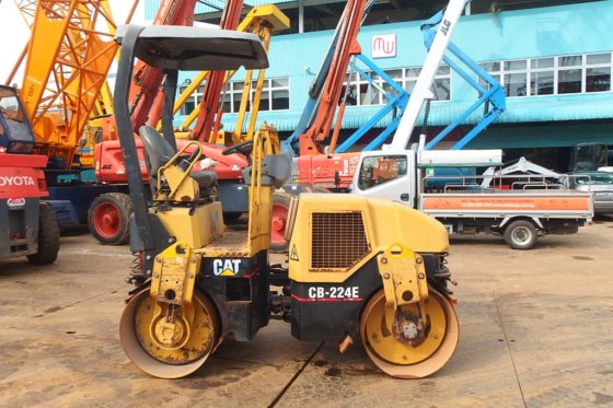 2006年履带式串联压路机cb-224e -