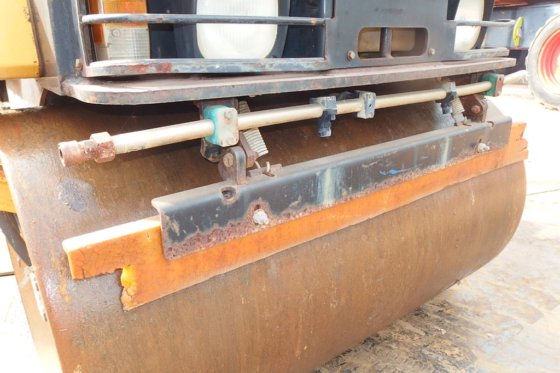 2006年履带式串联压路机cb-224e -