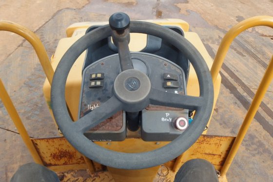 2006年履带式串联压路机cb-224e -