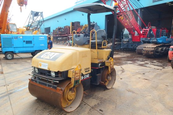 2006年履带式串联压路机cb-224e -