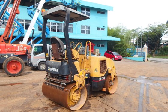 2006年履带式串联压路机cb-224e -