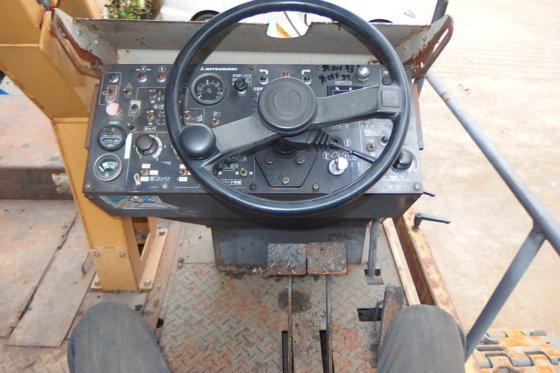 三菱沥青饰面机MF44WD -