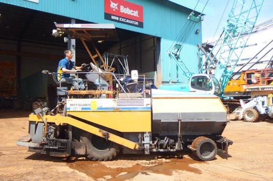 三菱沥青饰面机MF44WD -