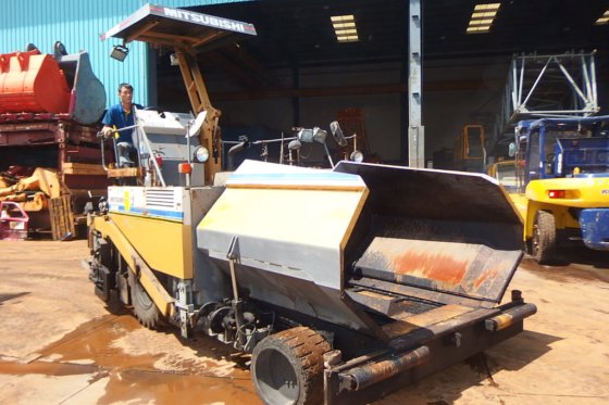 三菱沥青饰面机MF44WD -