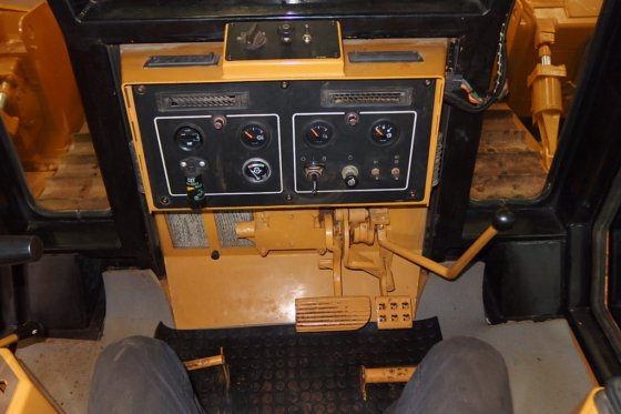 2004年卡特彼勒推土机D6G -