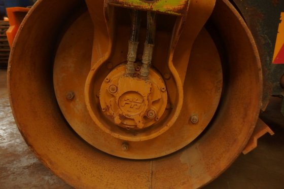 履带式串联压路机cb-224e -