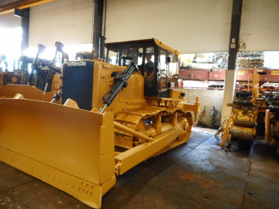 2003年履带式推土机D7G---。