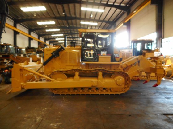 2003年履带式推土机D7G---。