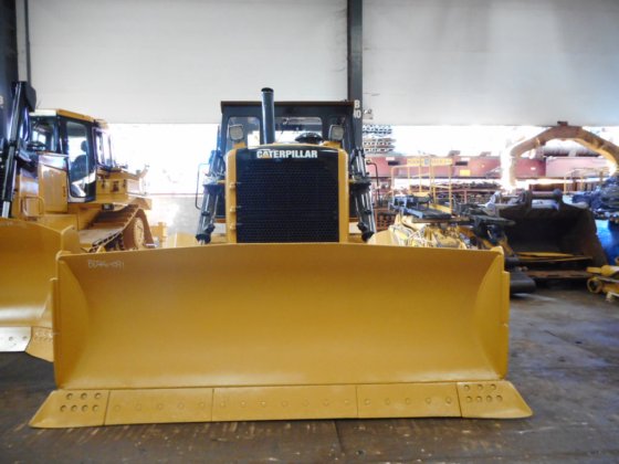 2003年履带式推土机D7G---。