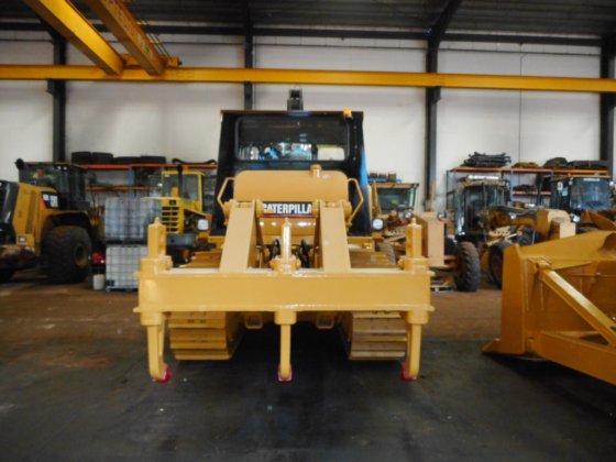 2003年履带式推土机D7G---。