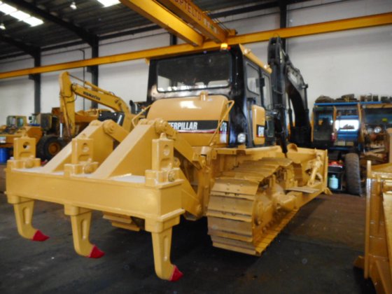 2003年履带式推土机D7G---。