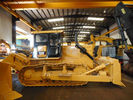 2003年履带式推土机D7G---。