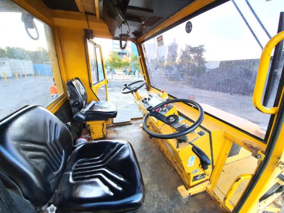 萨凯轮胎压路机 GW750 -