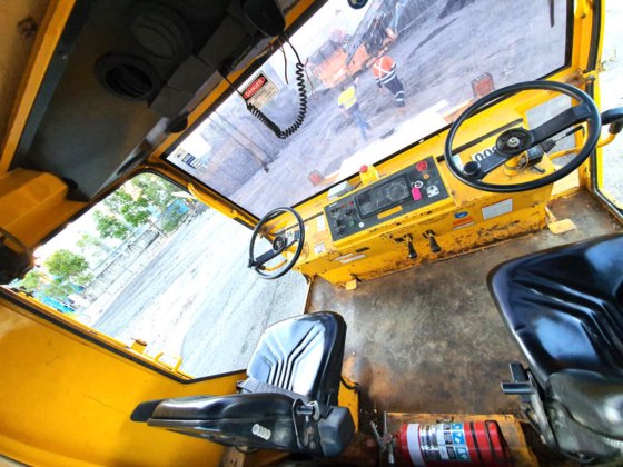 萨凯轮胎压路机 GW750 -