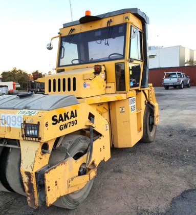 萨凯轮胎压路机 GW750 -
