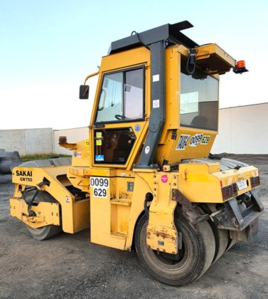 萨凯轮胎压路机 GW750 -