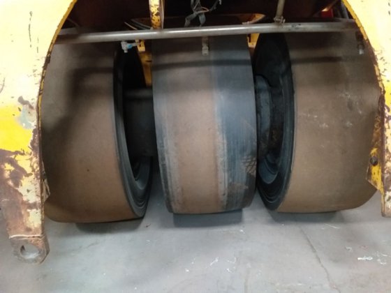 萨凯轮胎压路机 GW750 -