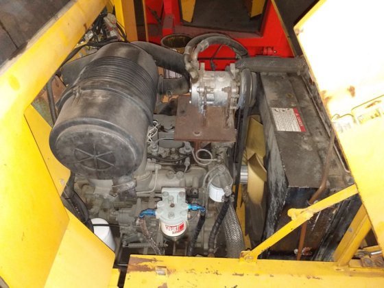 萨凯轮胎压路机 GW750 -