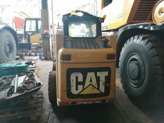 2009年履带式滑移装载机226b2 -