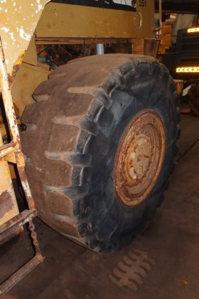 1983年履带式装载机966D----。