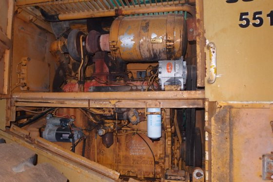 1983年履带式装载机966D----。