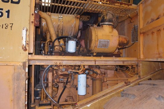 1983年履带式装载机966D----。