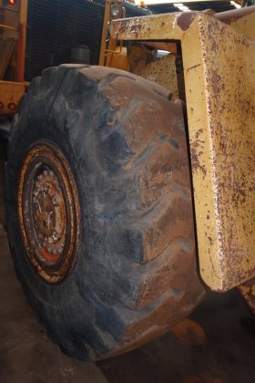 1983年履带式装载机966D----。