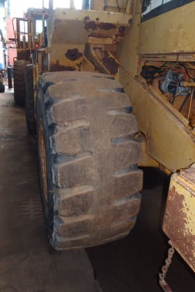 1983年履带式装载机966D----。