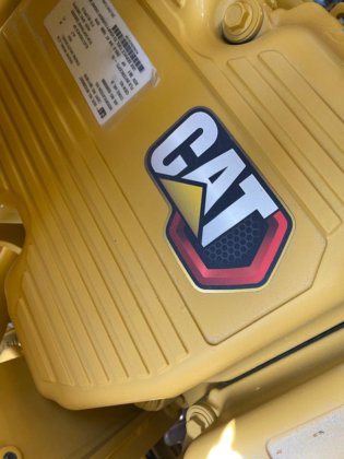 2023 履带式 D8 推土机，带开沟器