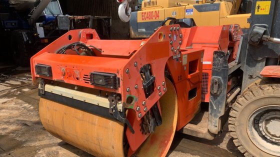 2010年达纳派克振动串联式压路机cc224hf --