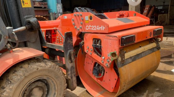 2010年达纳派克振动串联式压路机cc224hf --