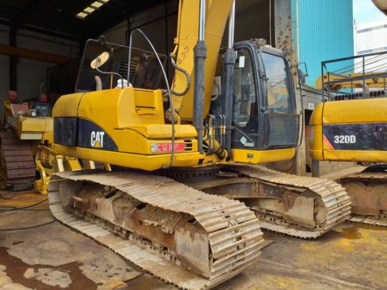 2012履带式挖掘机320D---。