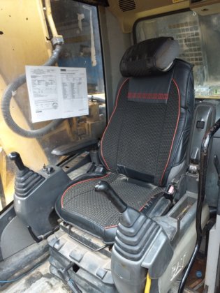 2012履带式挖掘机320D---。