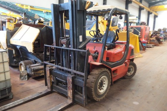 2005年克拉克叉车cmp40d -