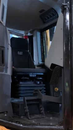 履带式推土机D8T----。