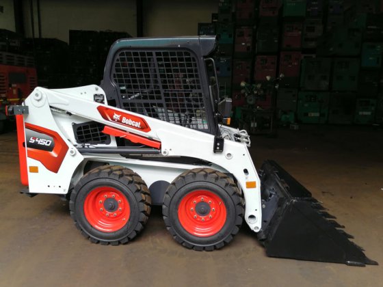 2022年山猫滑移装载机S450---。